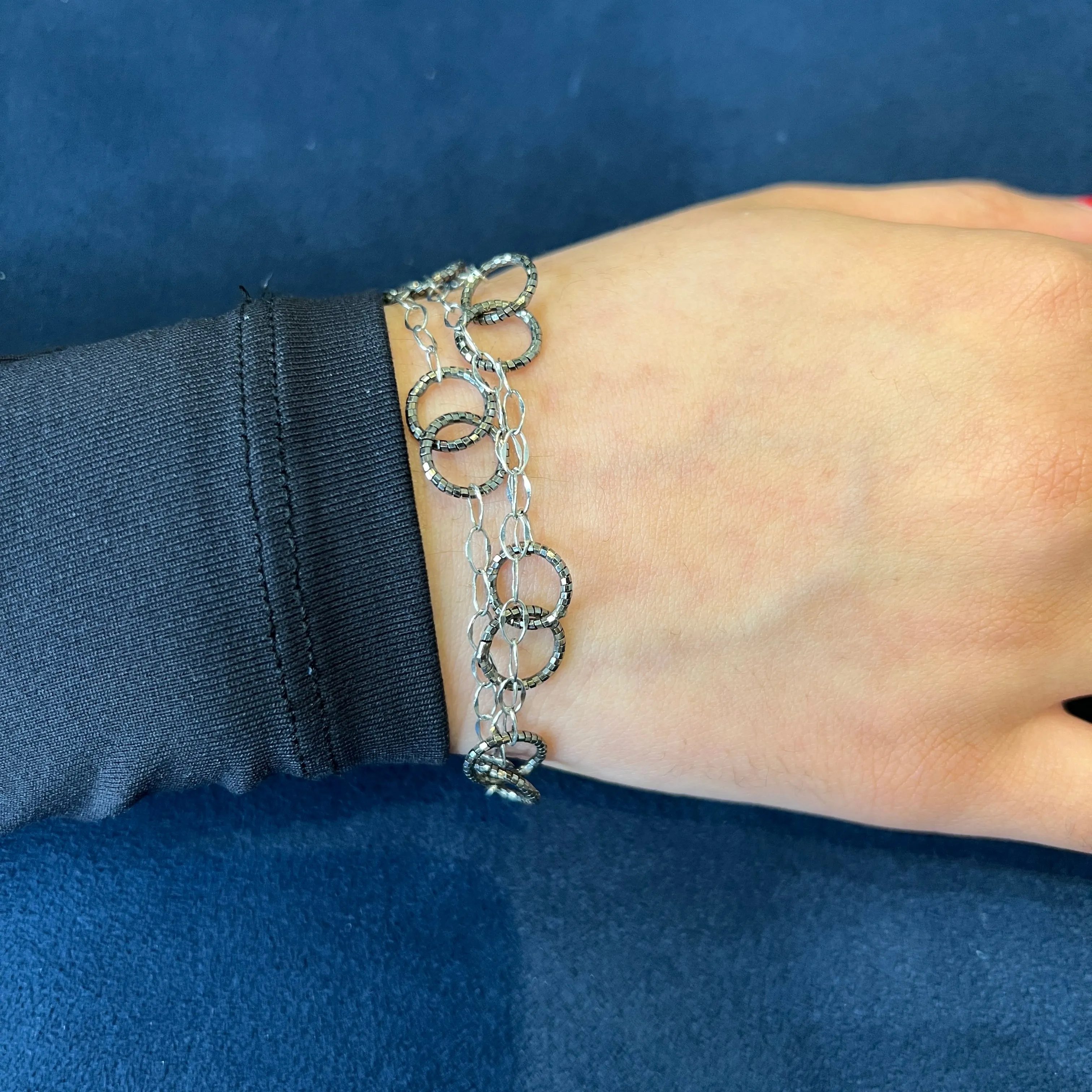 10K White Gold and Black Rhodium Circle Bracelet