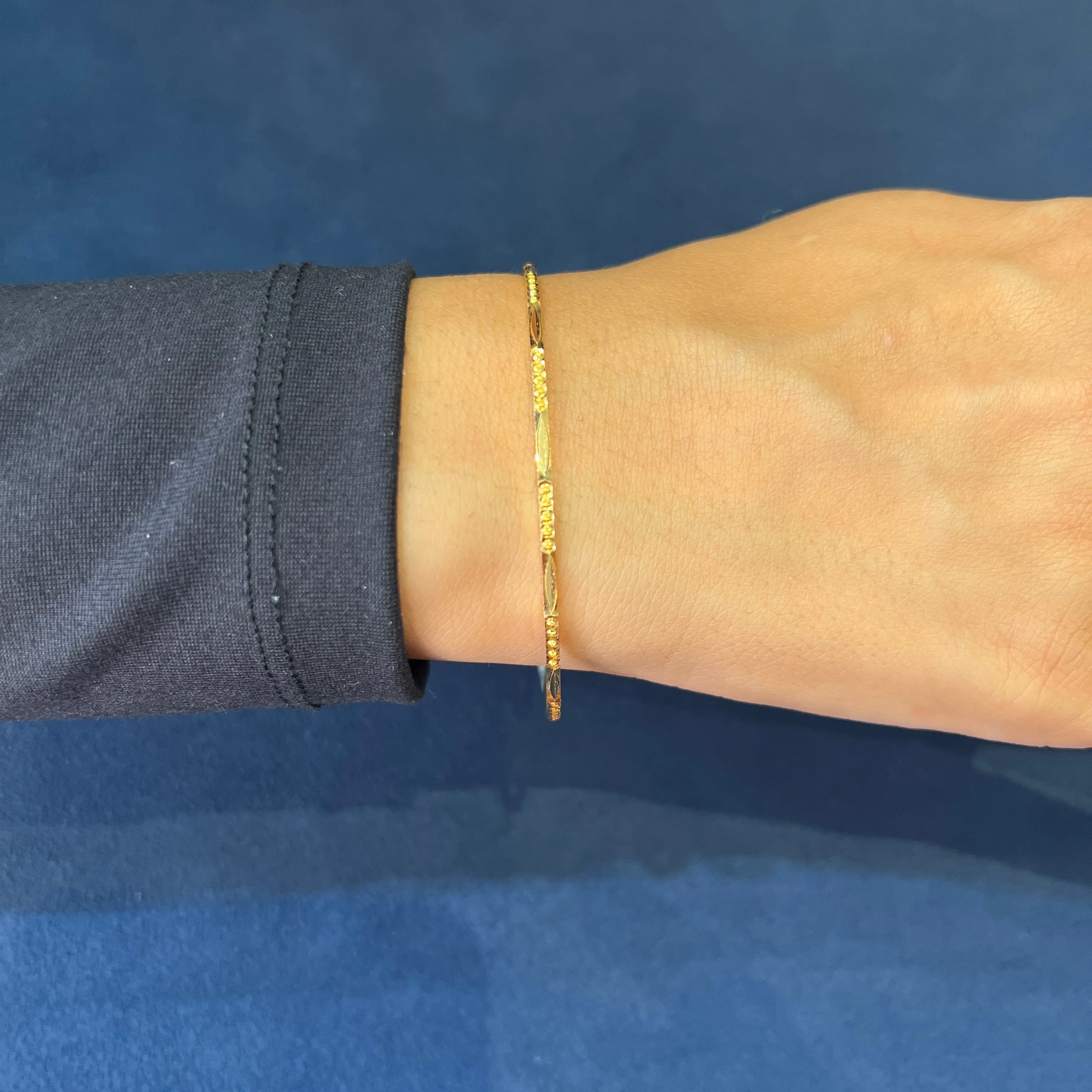 22K Yellow Gold (1.8mm) Diamond Cut Fancy Bangle - Small