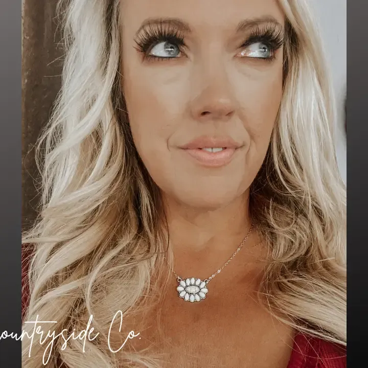 Dolly White Stone Necklace