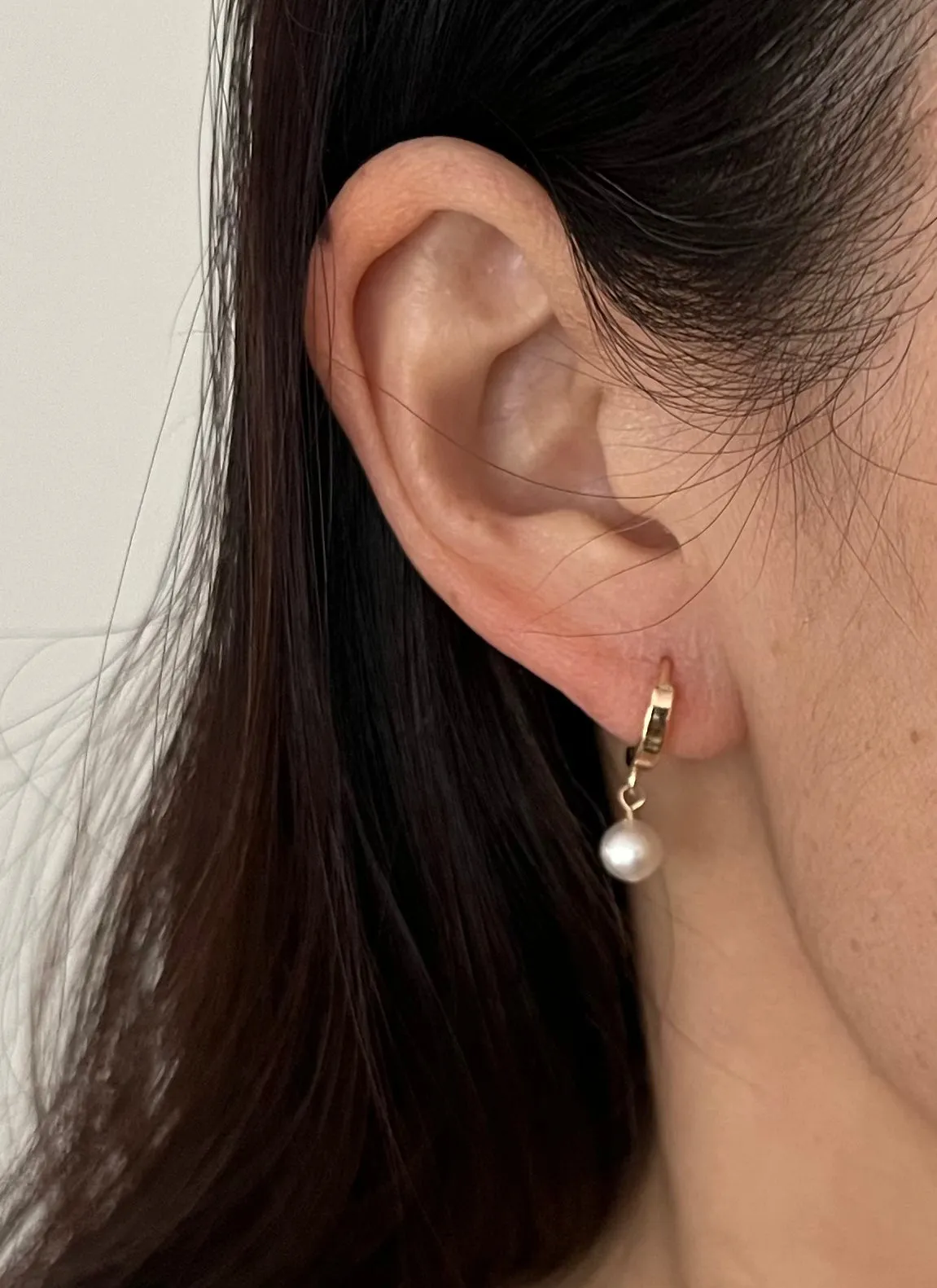 Huggie Earrings with White Freshwater Pearl