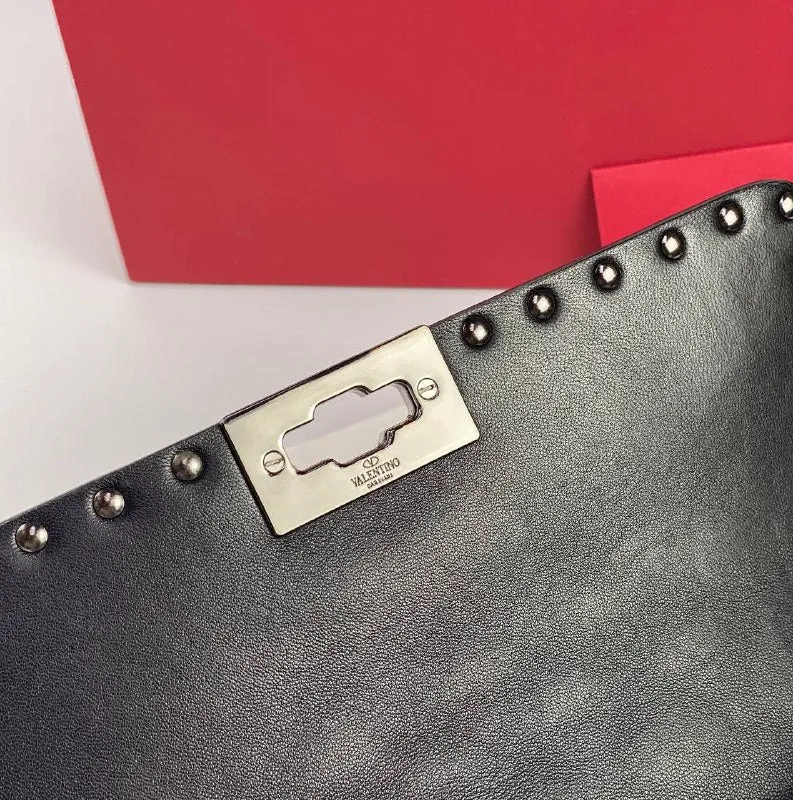 MEDIUM ROCKSTUD SPIKE NAPPA LEATHER BAG black