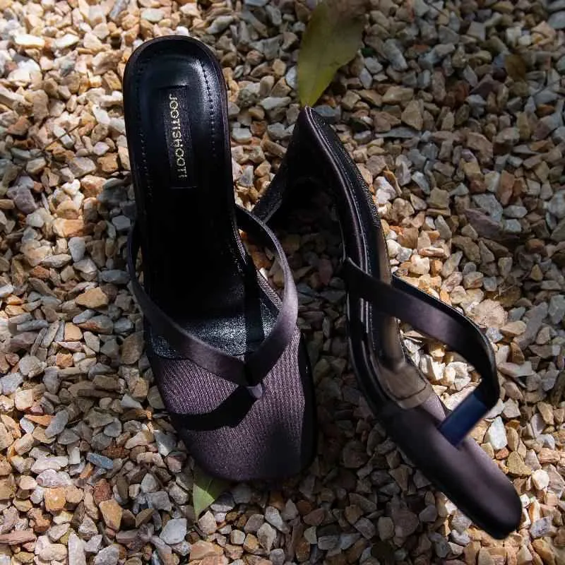 Nina Charcoal