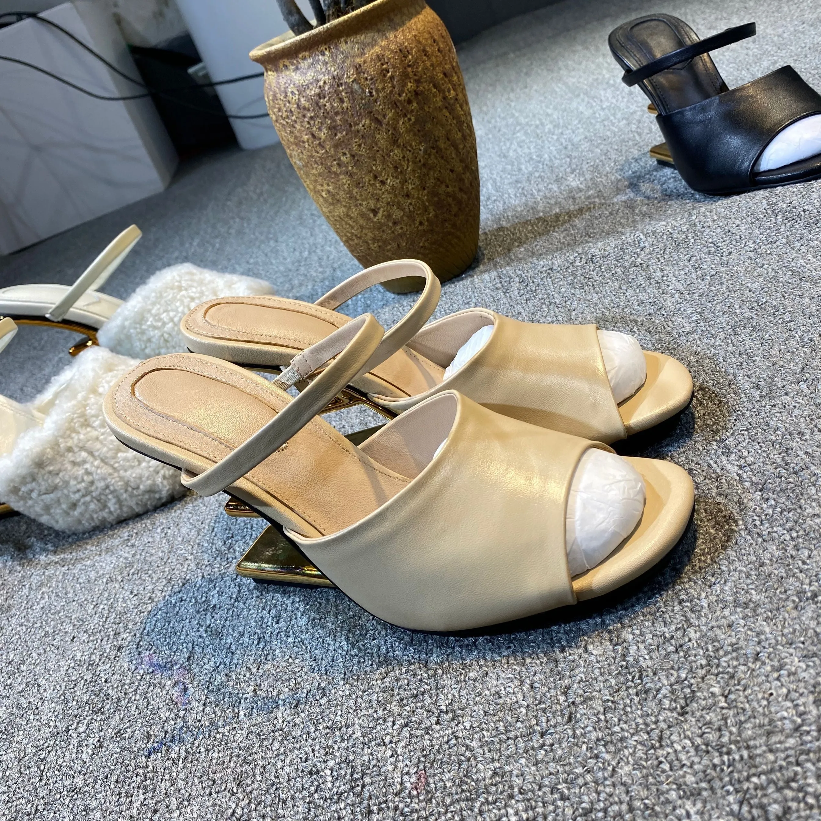 Summer Round Toe Party Sandals Rome Belt Fastener Genuine Leather Lady Strange Metal High Heels Peep Toe Shoes