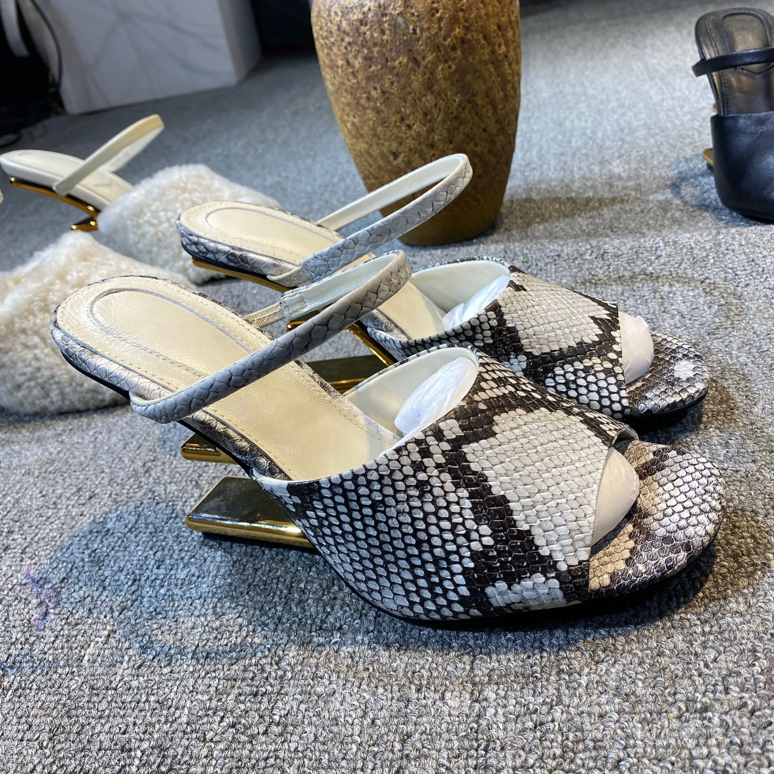 Summer Round Toe Party Sandals Rome Belt Fastener Genuine Leather Lady Strange Metal High Heels Peep Toe Shoes