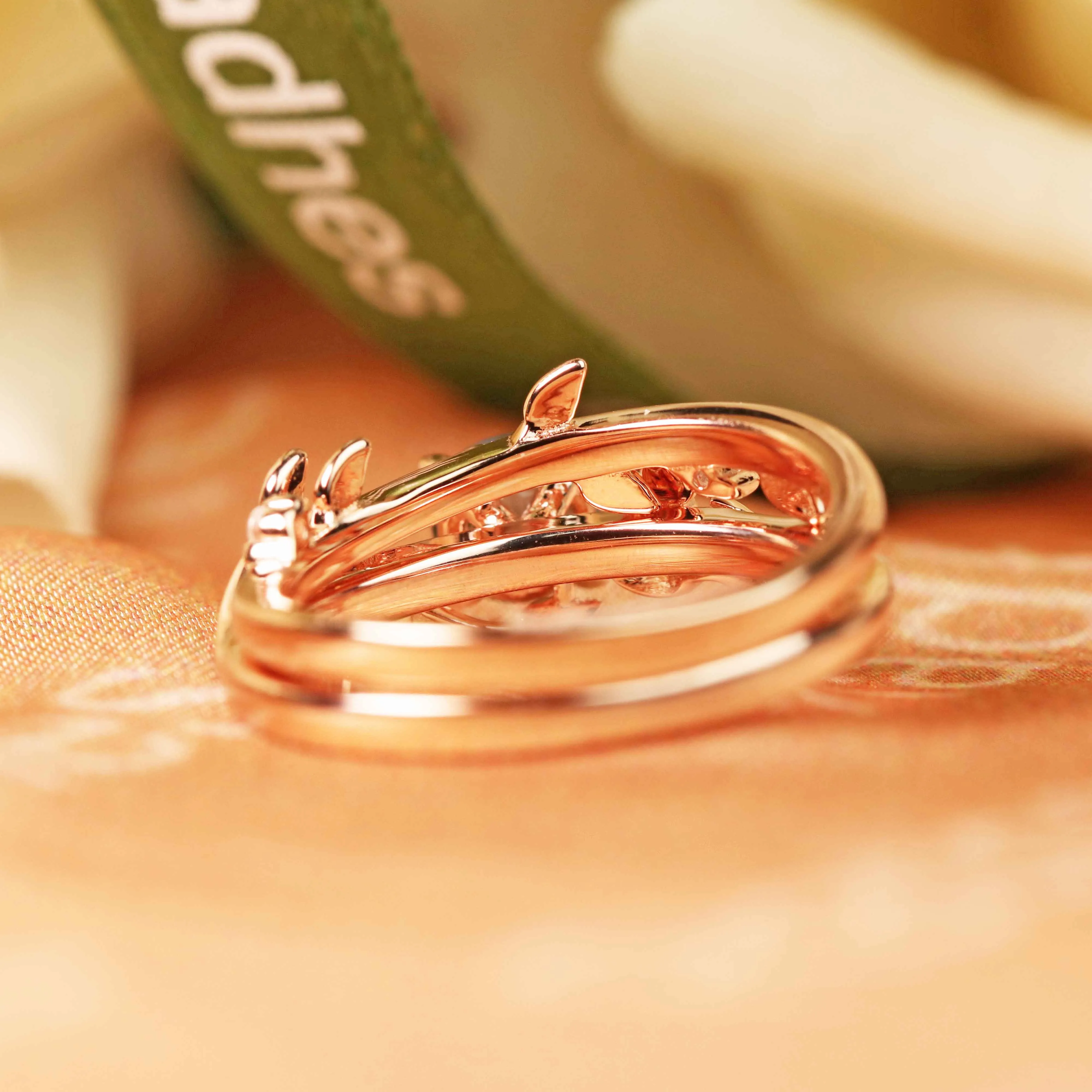 Vine 1 carat Round Cut Moss Green Agate Solitaire Wedding Ring Set for Women with Matching Leaf Design Wedding Band in Rose Gold